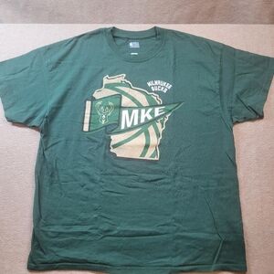 NBA. Milwaukee Bucks Green Graphic T-Shirt. Size XL